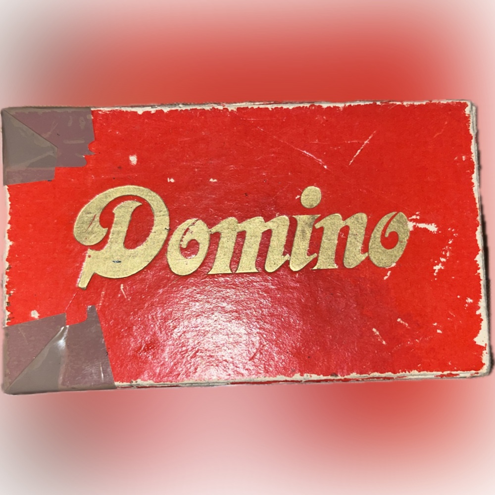 🎲 Vintage Embossed Dominoes Set — Complete 28 Tiles — White Plastic — Red Box